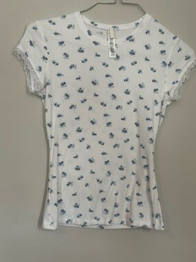 Skims ribbed floral white and blue laced trimmed cropped short sleeve size XS